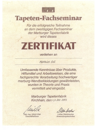 Zertifikat für Matthias Ertl über die erfolgreiche Teilnahme am Tapeten-Fachseminar der Marburger Tapetenfabrik – Nachweis der Weiterbildung und Teamkompetenz in Wandgestaltung und Innenausbau.